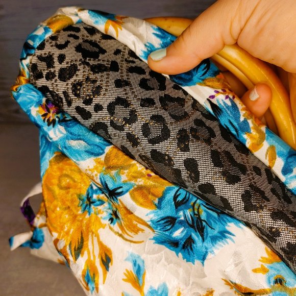 Handbag with wooden handle - Picture 4 of 4